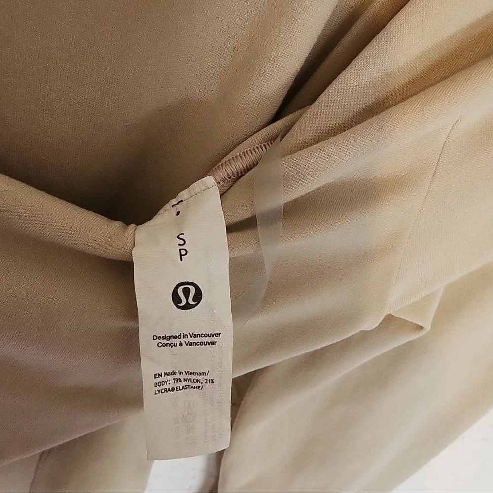 lululemon Wondermost Ultrasoft Nulu Square Neck Lg Sleeve Body suite Size SP Tan